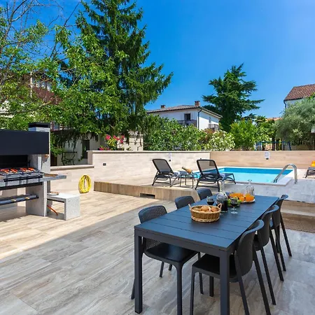 Beautiful In With Kitchen Apartment