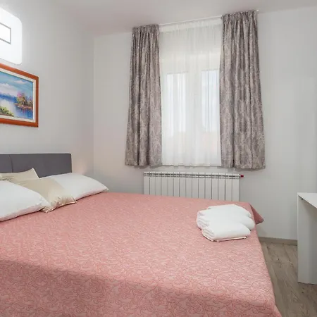 Beautiful In With Kitchen Apartment *