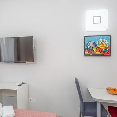 Beautiful In With Kitchen Apartment *