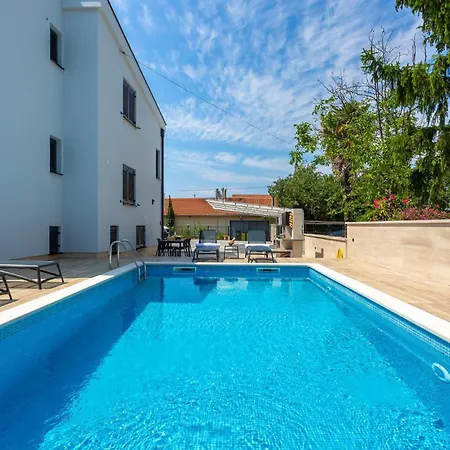 Apartment Beautiful In With Kitchen Malinska